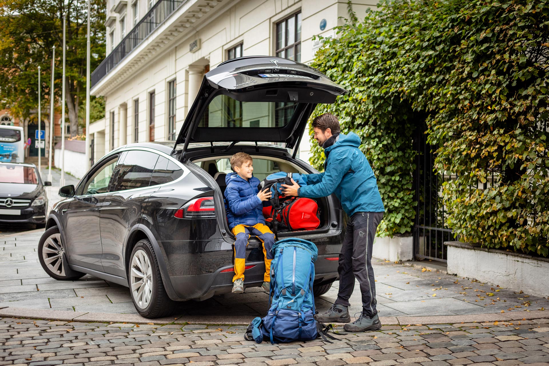 Bilen pakkes klar til ferie